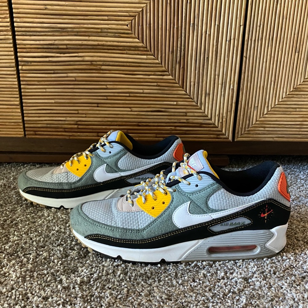 Nike Air Max 90. Buckle Spiral Sage
